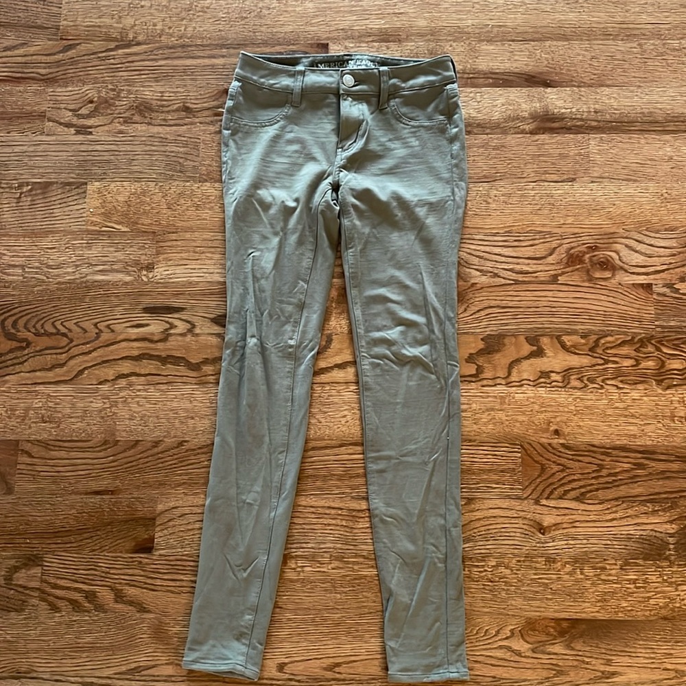 Women’s American Eagle Super Stretch Jeggings—Olive Green. Size 2 Regular
